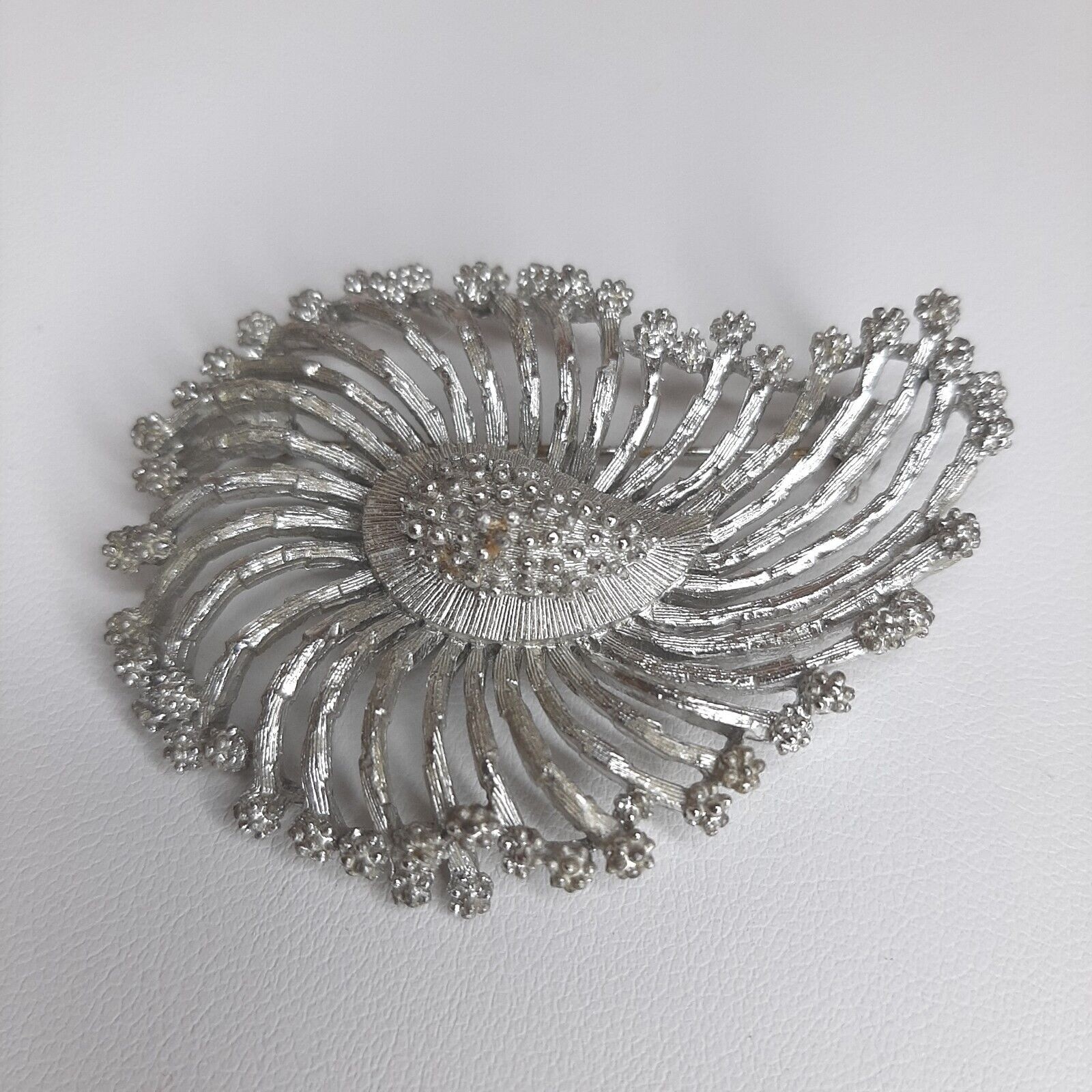 Vtg Lisner Silver-Tone Floral Starburst Swirl Brooch Pin Signed No Rhinestones 25$